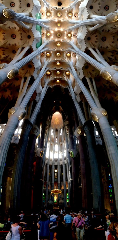 Central corridor, Sagrada Familiar