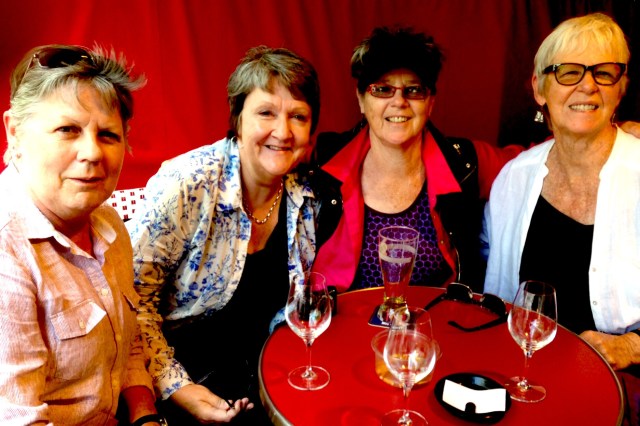 Meeting up with friends in Paris: tres jolie. Maryanne, Denise, Annie, Janet